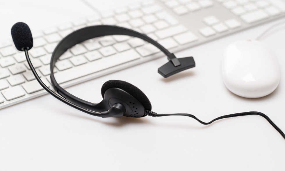 A voice-directed headset